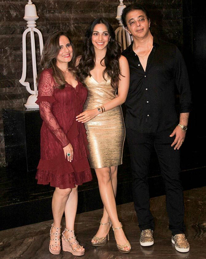 Kiara with her mother(Genevieve Advani) and father